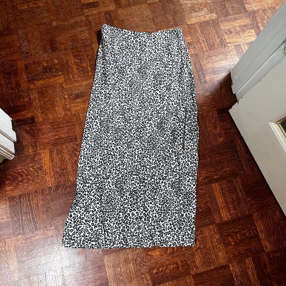 Brandy Melville Phoebe Skirt - Picture 4 of 7